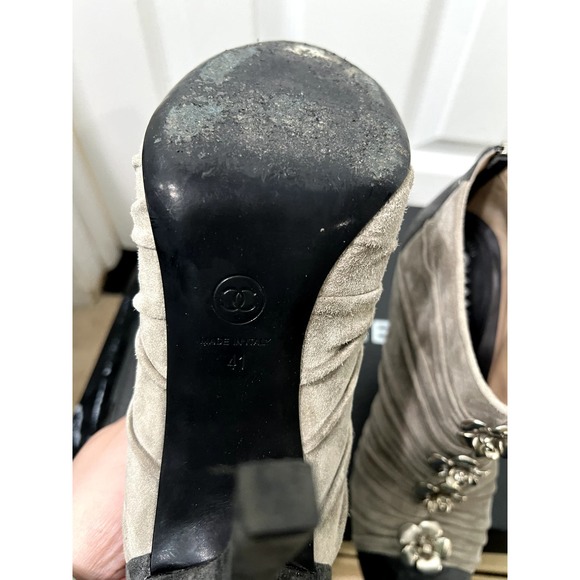 CHANEL CC Camelia Booties Boots Beige Taupe Gray Grey Black Silver Heels 41 11 - Picture 5 of 5